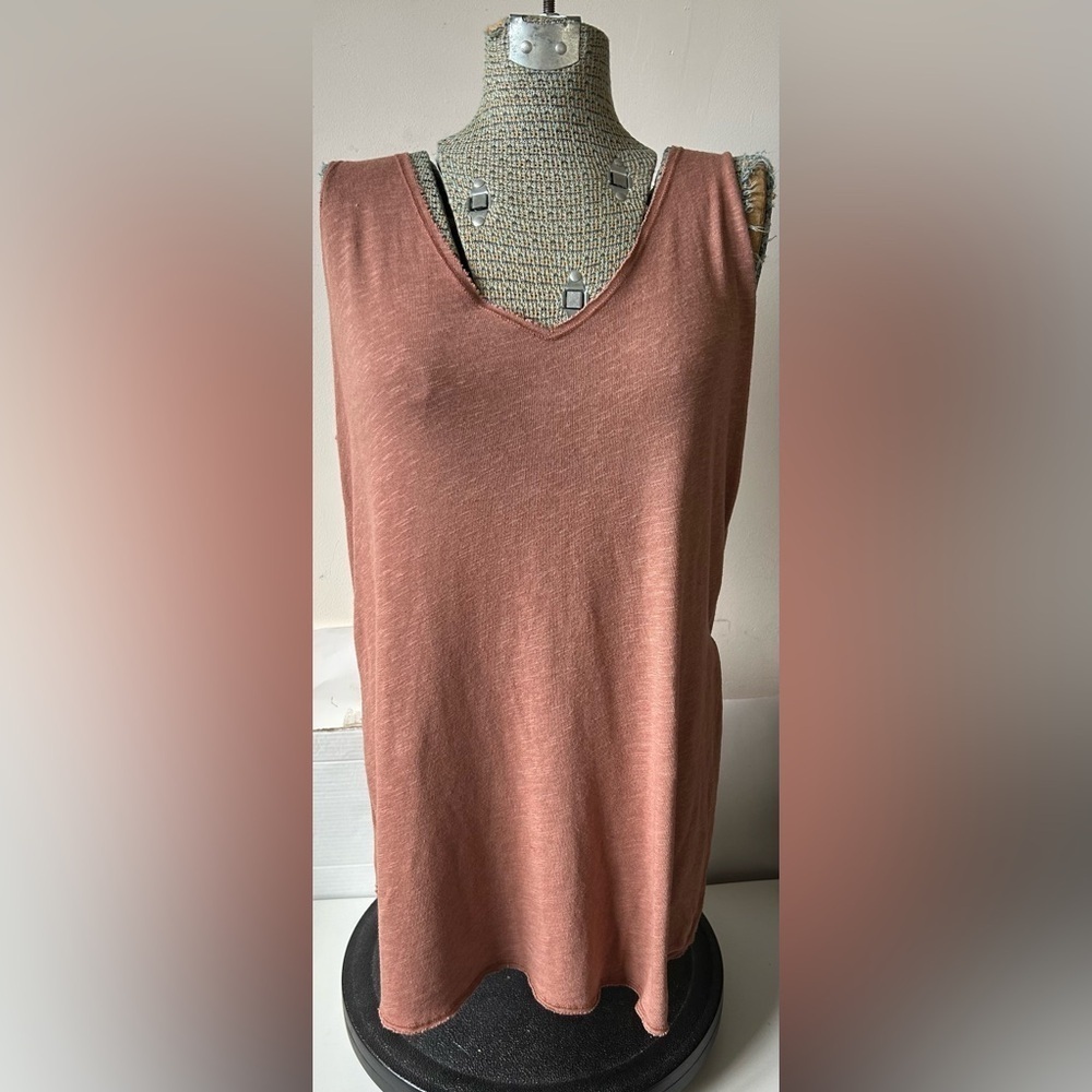 NWT PROJECT SOCIAL T TANK. SIDE SPLIT, HI/LOW. SUPER SOFT, ETHICALLY SOURCED M